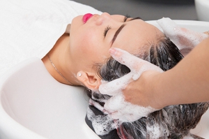 ヘアトリートメント＋フェイシャルマッサージ（90分 Chăm sóc tóc + Massage mặt (90 phút)