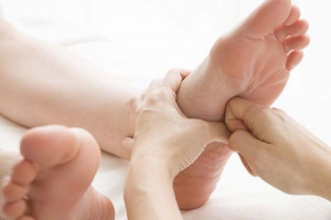 MASSAGE BẤM HUYỆT BÀN CHÂN