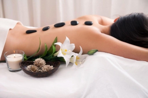  MASSAGE BẰNG ĐÁ NÓNG THẢI ĐỘC